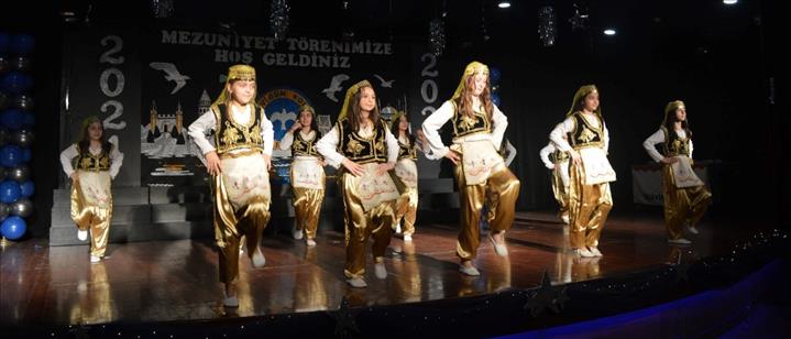 MAVİGÜN'DE ORTAOKUL MEZUNİYET COŞKUSU    